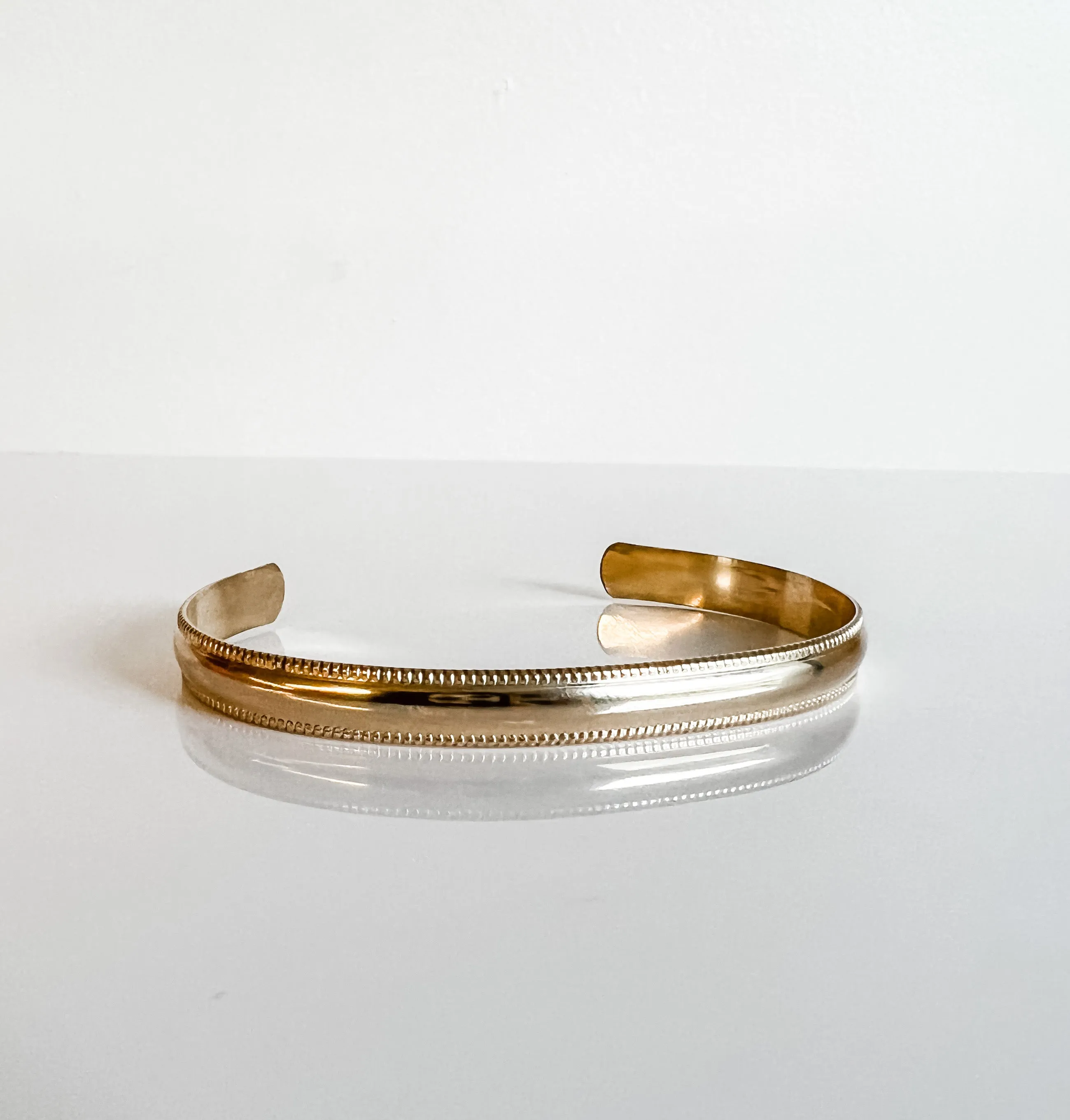 THICK CUFF with beaded detail
