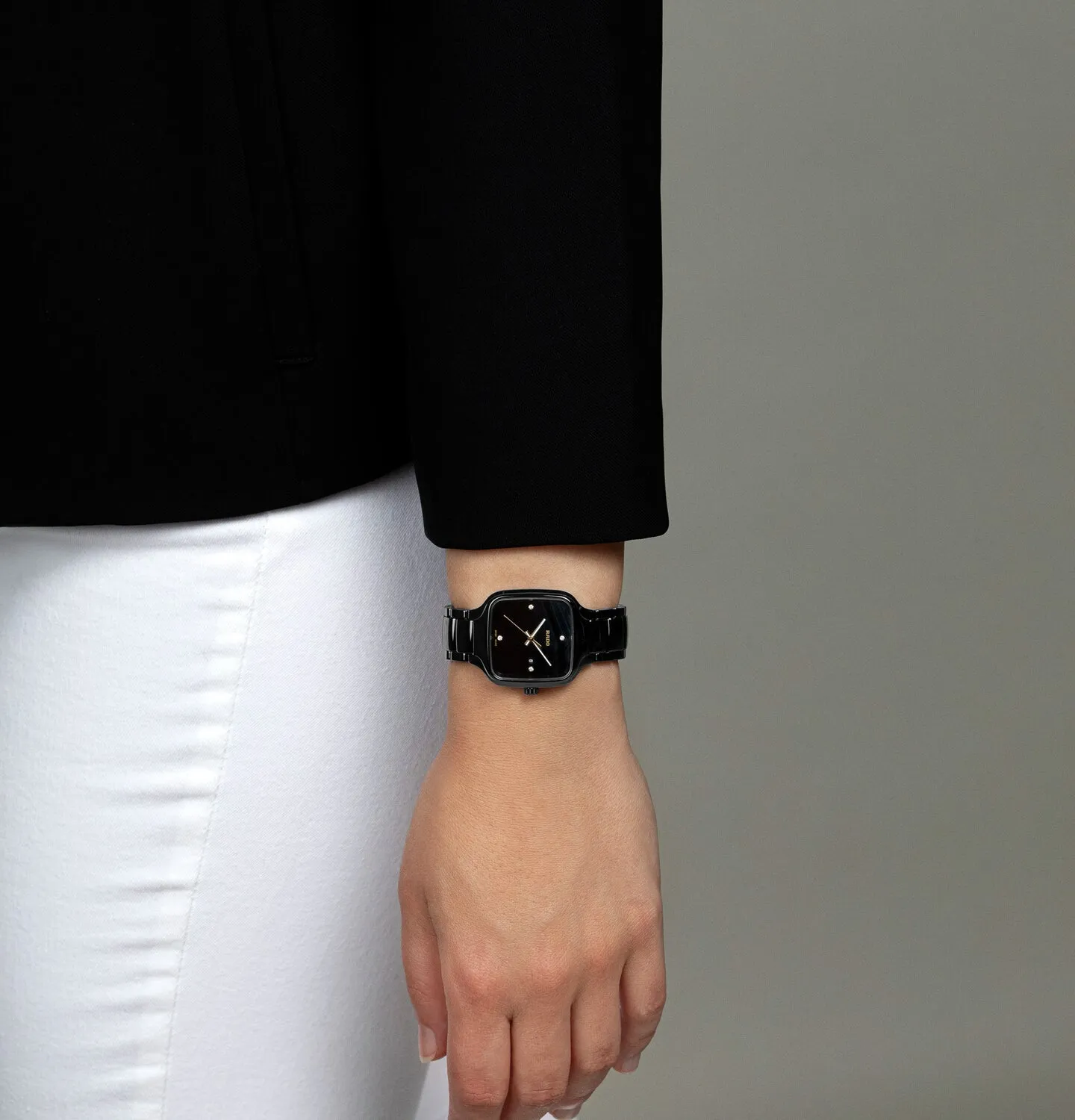 True Square Women Analog Ceramic Watch R27080722
