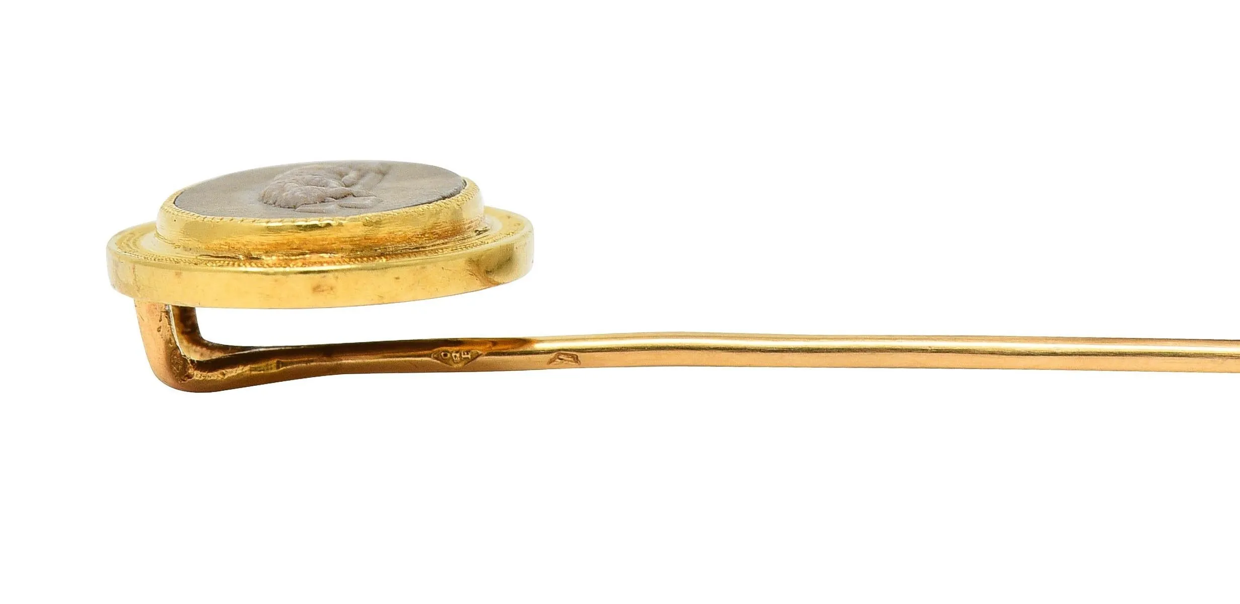Victorian Etruscan Revival Agate 18 Karat Yellow Gold Lamb Animal Antique Cameo Stickpin