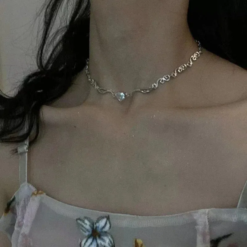 Y2K Silver Color Irregualr Choker Necklace for Women Girls Love Heart Crystal Clavicle Chain Necklace